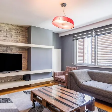 Modern And Convenient Studio Flat In Sisli
